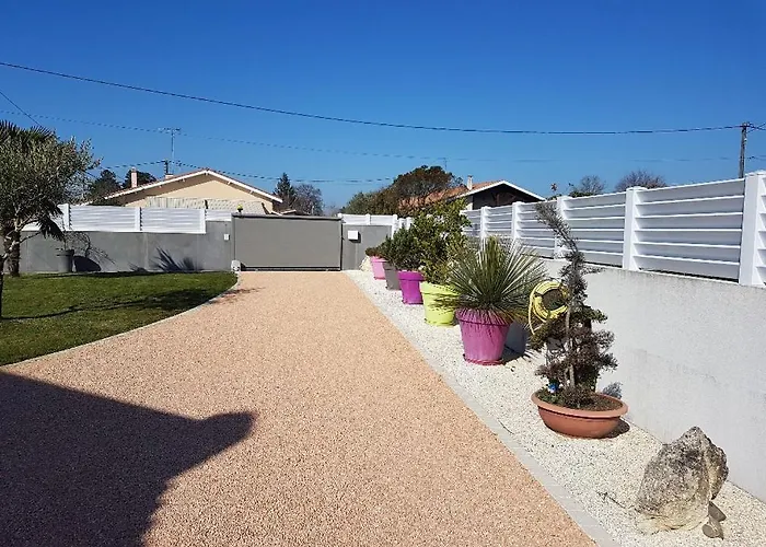 Chez Didier Et Gene 3* Ares